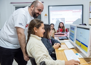 La Fundación Cibervoluntarios imparte un campamento digital gratuito para jóvenes de Badajoz
