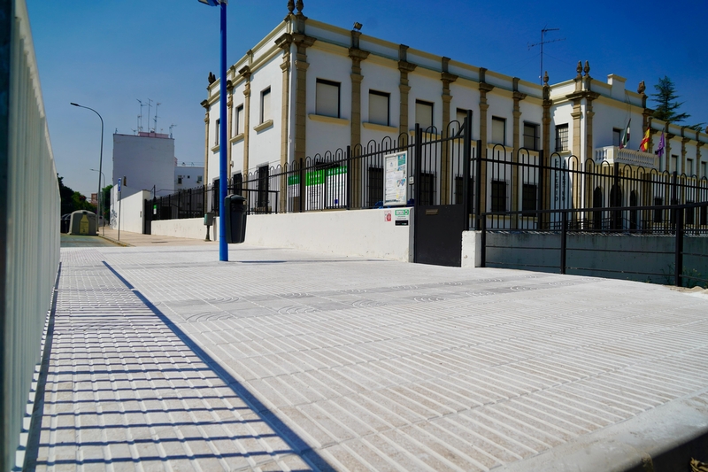 El Ayuntamiento de Badajoz refuerza la seguridad vial en el entorno de varios centros educativos