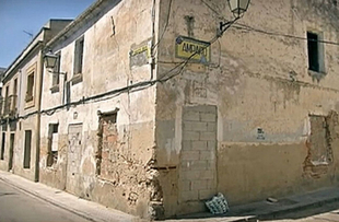 Cinco detenidos en un operativo de la Policía Nacional en el Casco Antiguo de Badajoz que continúa abierto