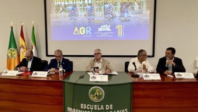 Un foro en Badajoz aborda la situación técnica de la agricultura de cultivos leñosos