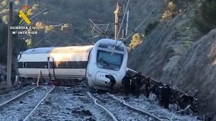 Minuto de silencio en el Ayuntamiento en memoria de las víctimas del accidente de ferrocarril  en Adamuz