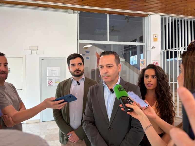 El vicepresidente Óscar Fernández reafirma el compromiso de la Junta con la seguridad y estabilidad laboral del Centro 'Marcelo Nessi'